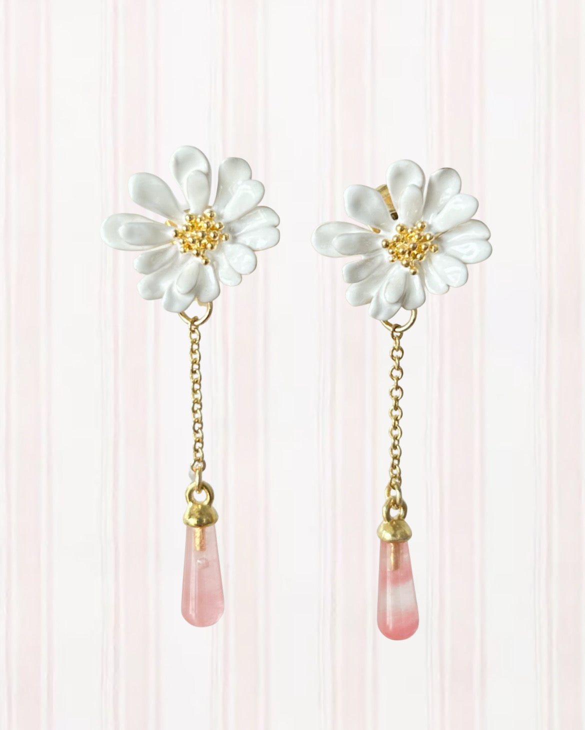 WHITE FLOWER AND PINK PEARL EARRINGS