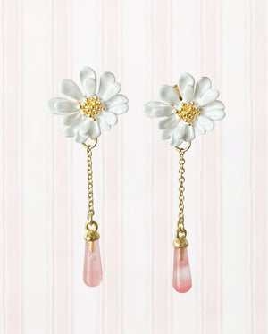 WHITE FLOWER AND PINK PEARL EARRINGS