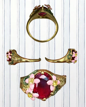 PINK FACETED GLASS AND PINK FLOWER COCKTAIL RING
