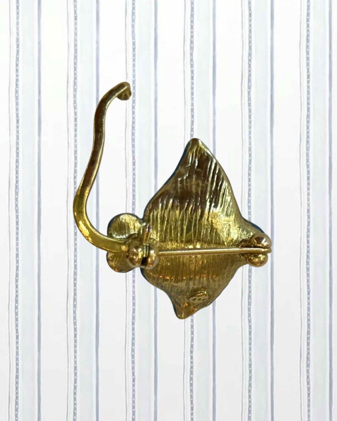 SPECKLED BLUE EAGLE RAY BROOCH