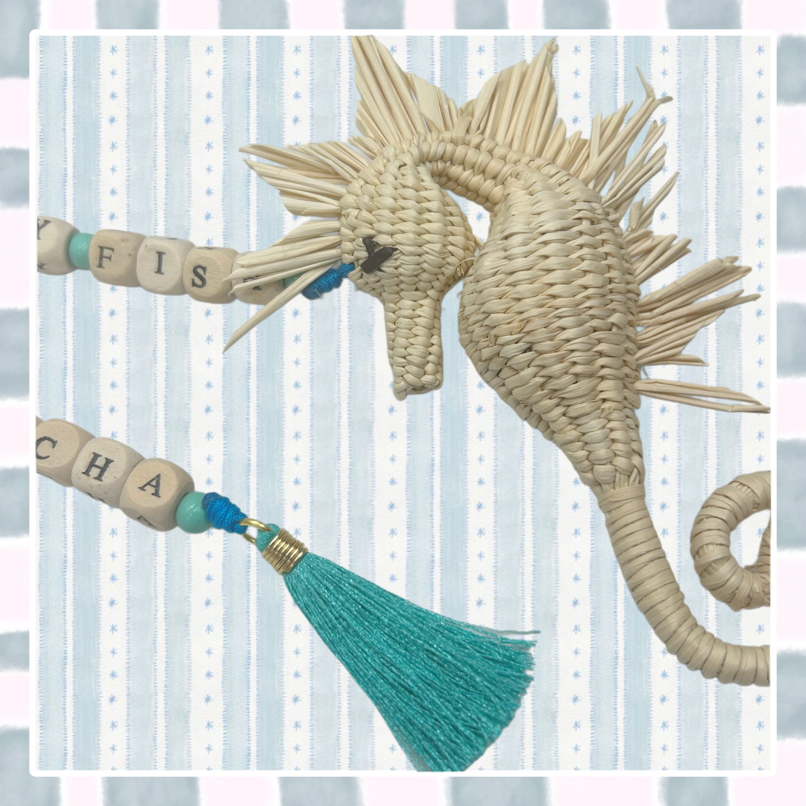 SANDY SEAHORSE CHARM