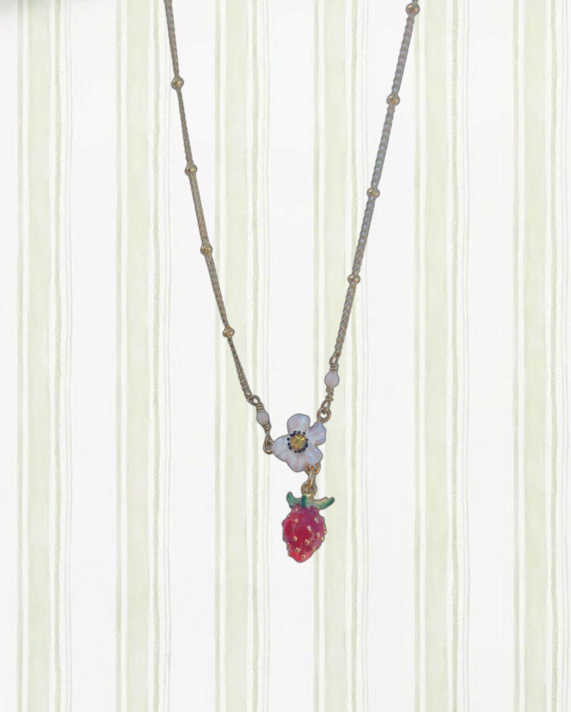 SMALL STRAWBERRY AND WHITE FLOWER NECKLACE