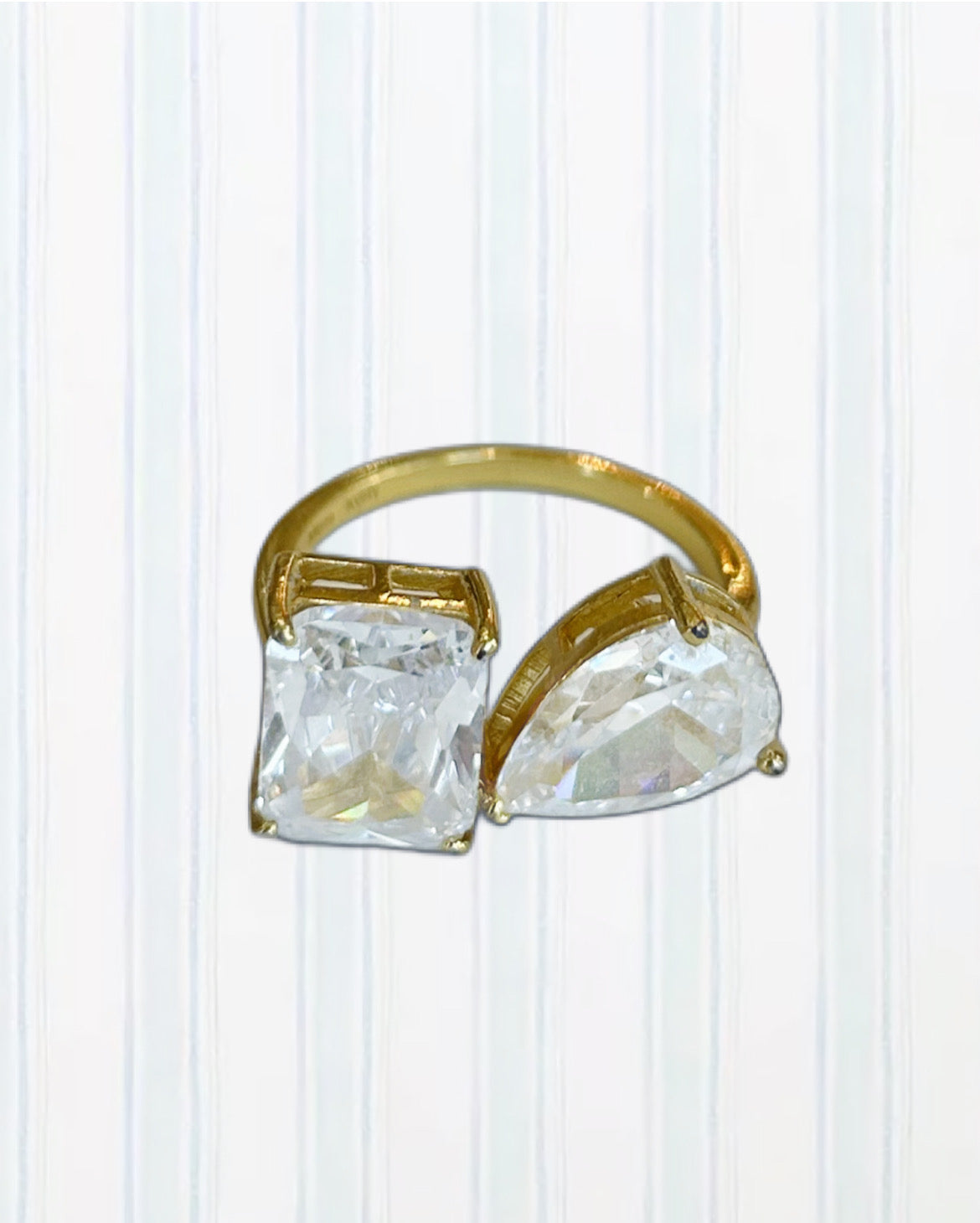 ELARA RING